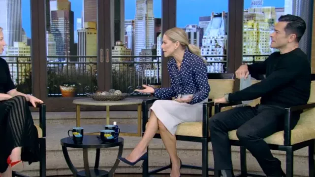 Roland Mouret Arreton Wool Pencil Skirt worn by Kelly Ripa as seen in LIVE with Kelly and Mark on  March 12, 2024