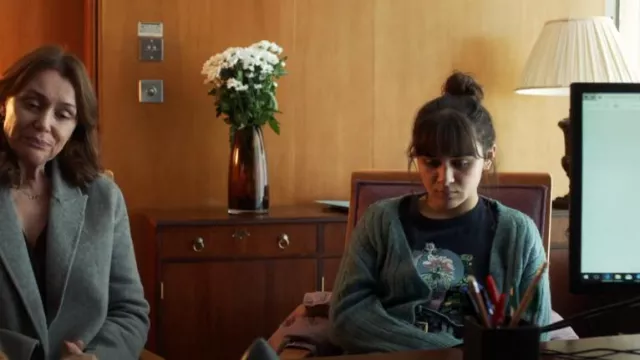 Urban Outfitters Cindy Cardi­gan worn by Charlotte (Isabella Pappas) as seen in Finding Alice (S01E01)