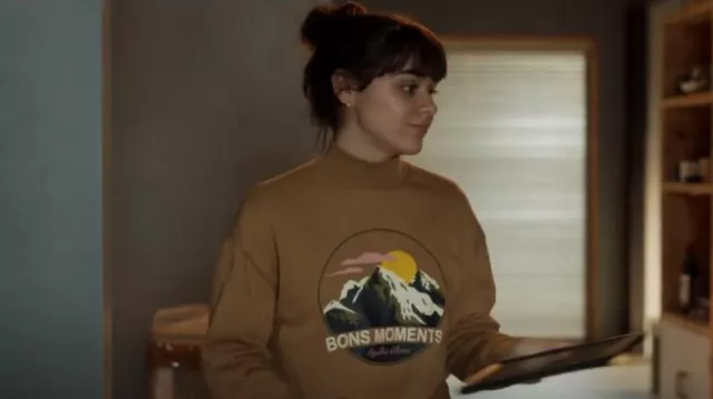 Sudadera de cuello alto de H&M usada por Charlotte (Isabella Pappas) como se ve en Buscando a Alice (T01E02)