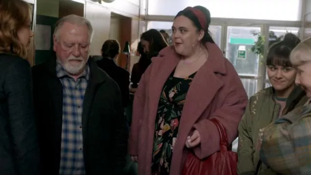 H&M Faux Shear­ling Coat worn by Nicola (Sharon Rooney) as seen in Finding Alice (S01E03)