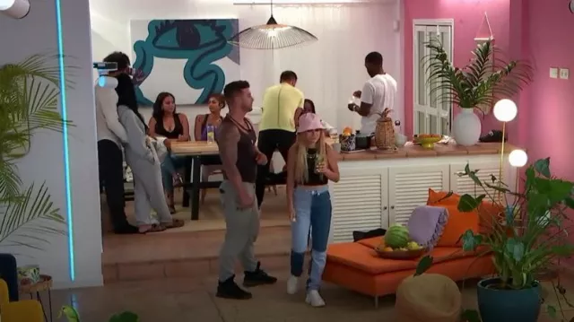 The Ragged Priest Pan­el Mom Jean worn by Dani Ex on the Beach (S05E05)