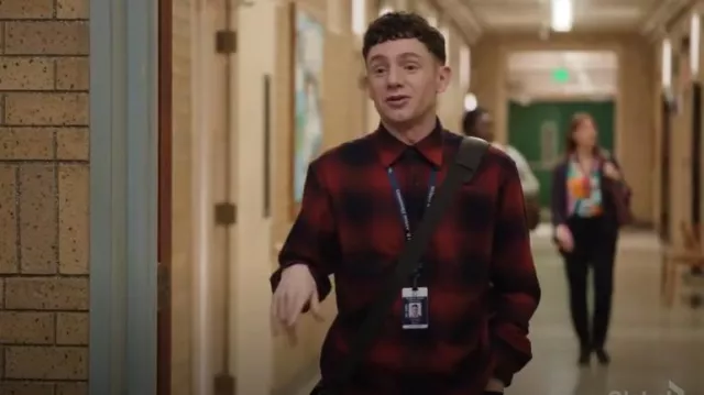 Chemise à carreaux en flanelle Uniqlo portée par Jacob Hill (Chris Perfetti) comme on le voit dans Abbott Elementary (S03E07)