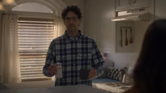 Chemise boutonnée à carreaux Levi’s Worker Relaxed Fit portée par Edward (Rick Glassman) tel qu’on le voit dans Not Dead Yet (S02E05)