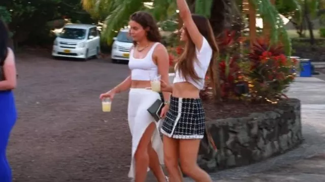 Alice + Olivia Dra­ma Crossover Sko­rt worn by Barbara Pascual as seen in Below Deck (S11E06)