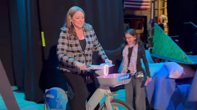 Nic + Zoe Perfectly Plaid Knit Blazer worn by Camryn Manheim as seen in Sherri on March 12, 2024