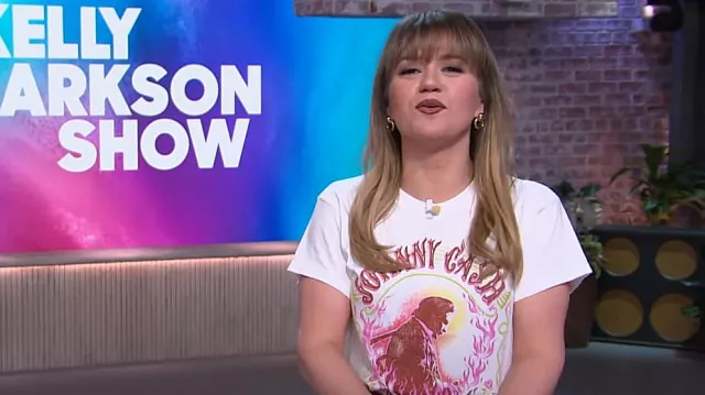 Daydreamer Johnny Cash Ring Of Fire Tour Tee worn by Kelly Clarkson as seen in The Kelly Clarkson Show on March 11, 2024