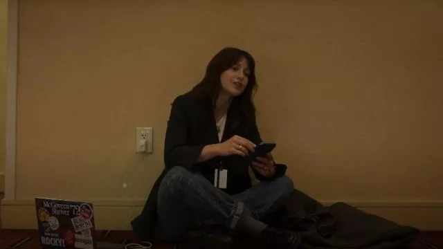 Dr Martens 1461 portée par Sadie McCarthy (Melissa Benoist) comme on le voit dans The Girls on the Bus (S01E01)