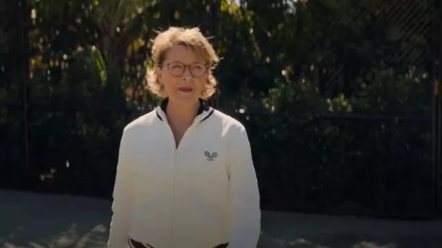 Veste de tennis Tory Burch en tricot technique portée par Joy Delaney (Annette Bening) comme on le voit dans Apples Never Fall (S01E01)