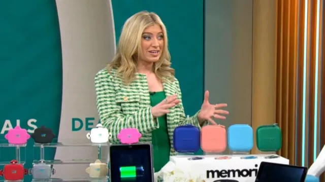 Chaqueta de tweed Aqua Five Button usada por Ashley Bellman como se ve en CBS Mornings el 16 de marzo de 2024