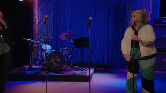 Ashley Stewart Col­or­block Jog­gers worn by Gloria McManus (Paula Pell) as seen in Girls5eva (S03E02)