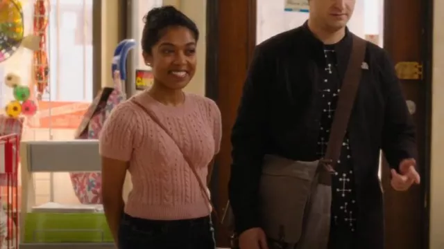 Free People Short & Sweet Crop porté par Chelsea Chettiar (Gabriella Sundar Singh) comme on le voit dans Kim’s Convenience (S05E02)