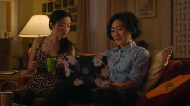 Karen Scott Chemise boutonnée en coton fleuri portée par Umma (Jean Yoon) comme on le voit dans Kim’s Convenience (S05E02)