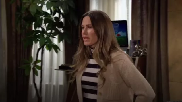 Sanctuary Essential Mock 2.0 i usado por Heather Stevens (Vail Bloom) como se ve en The Young and the Restless el 13 de marzo de 2024