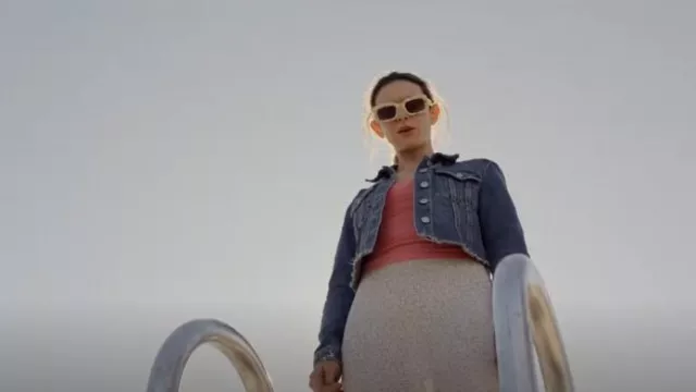 Off-white Rec­tan­gle Frame Sun­glass­es worn by Savannah (Georgia Flood) as seen in Apples Never Fall (S01E02)