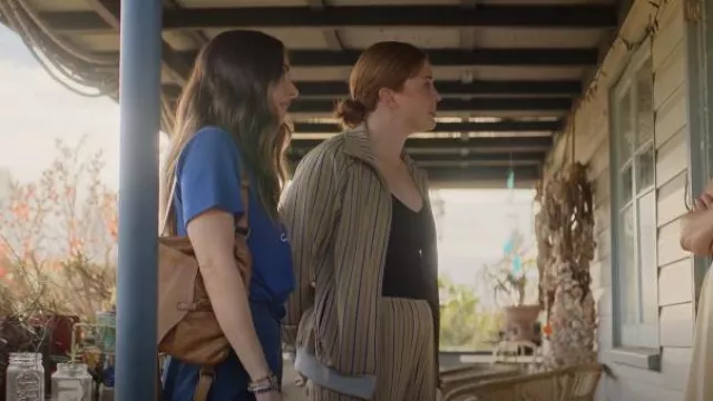 Pantalon de survêtement à rayures jaunes porté par Brooke Delaney (Essie Randles) dans Apples Never Fall (S01E06)