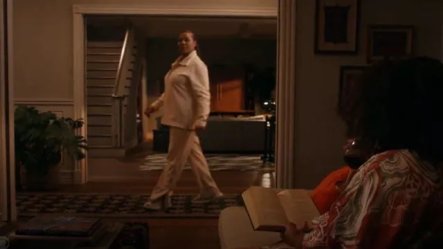 Pantalon de survêtement Lanvin à effet superposé dans des tons neutres porté par Robyn McCall (Queen Latifah) comme on le voit dans The Equalizer (S04E04)