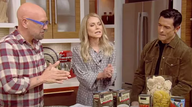 Robe longue Cefinn Elspeth portée par Kelly Ripa comme on le voit dans LIVE with Kelly and Mark le 18 mars 2024