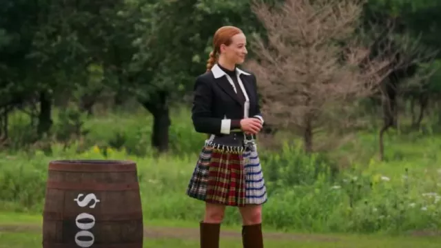 Chopova Lowena Cara­bin­er Mi­ni Skirt worn by Karine Vanasse as seen in The Traitors Canada (S01E07)
