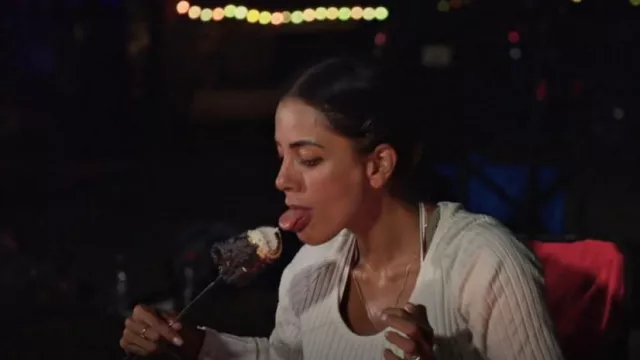 Blouse Knox Rose Ivory portée par Jasmine Pineda comme on le voit dans 90 Day Fiancé : Happily Ever After ? (S08E01)