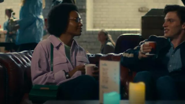 & Other Stories Chemise oversize en cordon Lilas portée par Margot (Bethany Antonia) comme on le voit dans Get Even (S01E04)