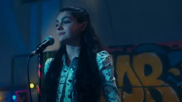 Veste en jean florale Wild Honey Rebecca portée par Mika (Emily Carey) comme on le voit dans Get Even (S01E06)