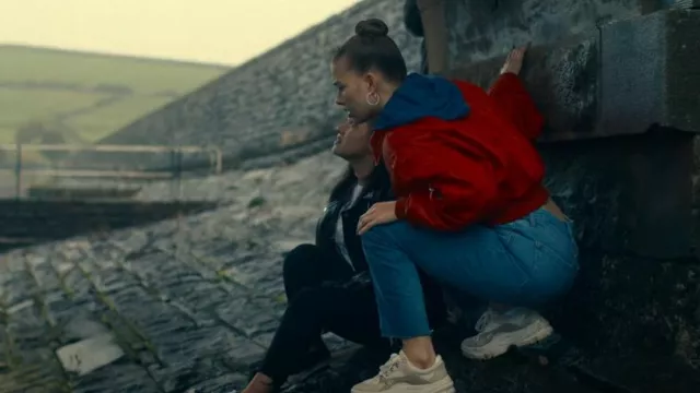Topshop Jeans à ourlet brut porté par Olivia (Jessica Alexander) dans Get Even (S01E10)