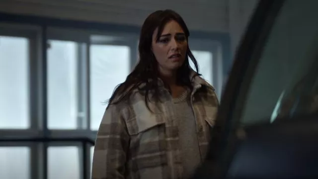 H&M Beige Oversized Shacket worn by Gemma as seen in Alert: Missing Persons Unit (S02E03)