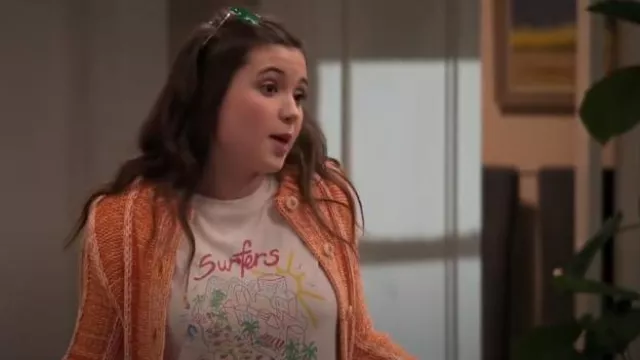 Re/Done Baby Crewneck Cardigan worn by Grace (Sofia Capanna) as seen in Extended Family (S01E12)