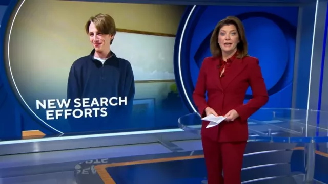 Pantalon en crêpe Haylee Flare de la collection Michael Kors porté par Norah O’Donnell tel que vu dans CBS Evening News le 20 mars 2024
