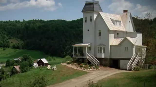 Wood House in East Corinth in Vermont as white House of the Maitland family in Connecticut as seen in Beetlejuice Beetlejuice movie