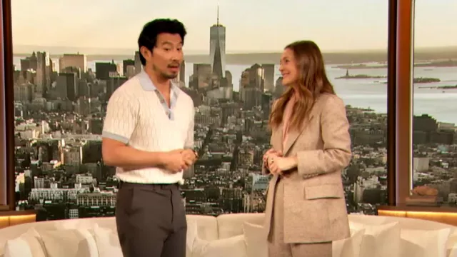 King and Tuckfield Tex­tured Pat­tern Meri­no Wool Po­lo worn by Simu Liu as seen in The Drew Barrymore Show on March 21, 2024