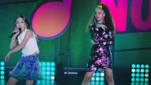 Robe Parker Briza portée par Ivy (Melissa Kadas) comme on le voit dans Take Note (S01E05)