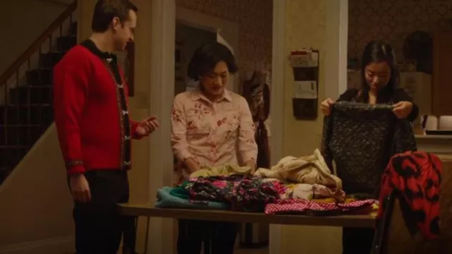 Karen Scott Petite chemise en coton décontractée portée par Umma (Jean Yoon) comme on le voit dans Kim’s Convenience (S05E09)