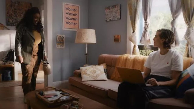 Comme des garçons Play Lit­tle Rd Hart Tee worn by Vera Easton (Julia Sweeney) as seen in Shrill (S03E02)