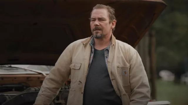 Carhartt canard corvée manteau couverture doublé porté par Chuck Jr (Cap Peterson) comme on le voit dans Shrill (S03E04)