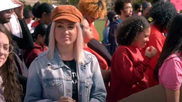 Forever 21 Cor­duroy Cab­by Hat worn by Cheyenna Clearbrook as seen in Deaf U (S01E06)