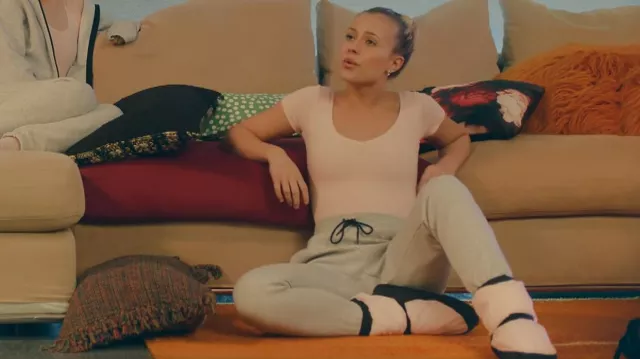 Bloch Adult Warm Up Booties in Candy Pink worn by Lena Grisky (Jessica Lord) as seen in Find Me in Paris (S01E06)