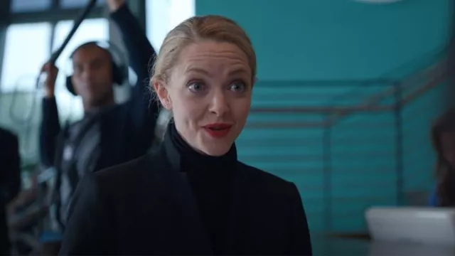 Theory Good Wool Turtleneck worn by Elizabeth Holmes (Amanda Seyfried) as seen in The Dropout (S01E07)