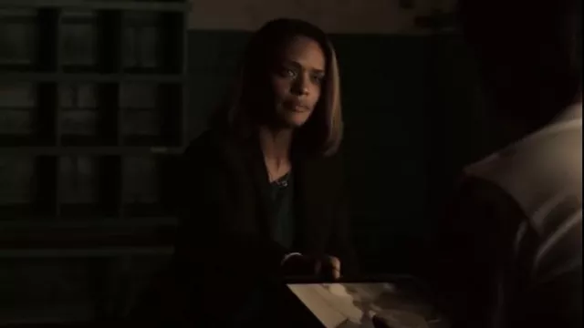 Theory Caris­sa Blaz­er worn by Claire O'Hagan (Kandyse McClure) as seen in V Wars (S01E02)