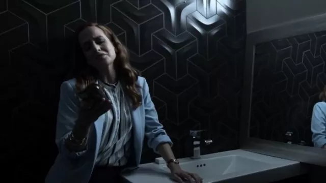 Theory Gabrielle Blaz­er worn by Danika Dubov (Kimberly-Sue Murray) as seen in V Wars (S01E03)