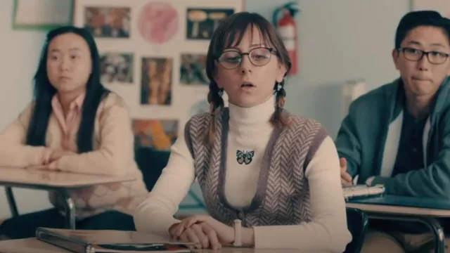H&m Fit­ted Turtle­neck Jumper worn by Heather (Allisyn Snyder) as seen in A.P. Bio (S03E02)