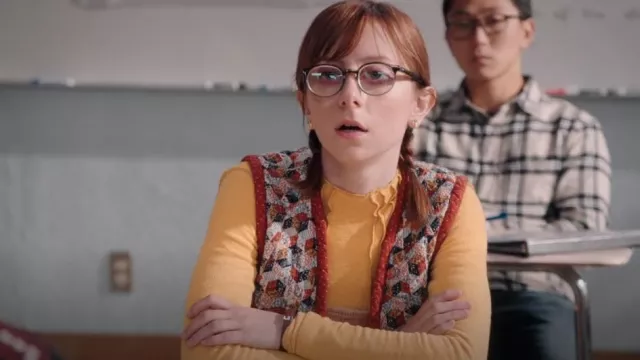 Urban Outfitters Sunray Top porté par Heather (Allisyn Snyder) comme on le voit dans A.P. Bio (S04E08)