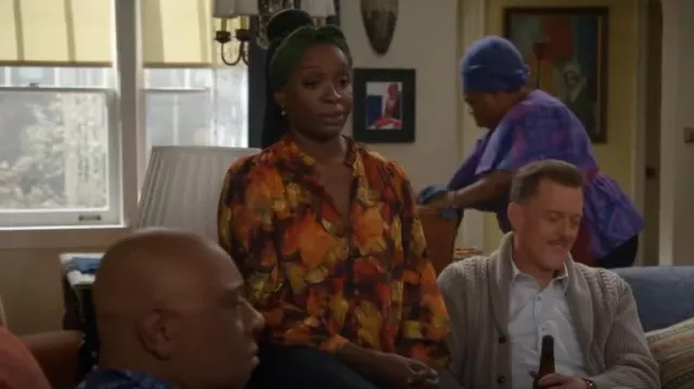 Lost + Wander Sur­re­al Flo­ral Print Blouse worn by Abishola (Folake Olowofoyeku) as seen in Bob Hearts Abishola (S05E08)