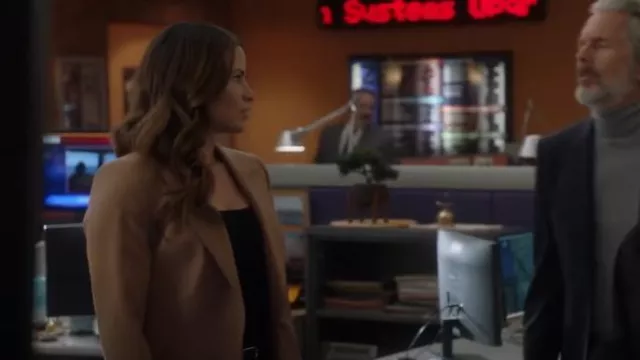 Blazer croisé Reiss Mara porté par Jessica Knight (Katrina Law) dans NCIS (S21E05)