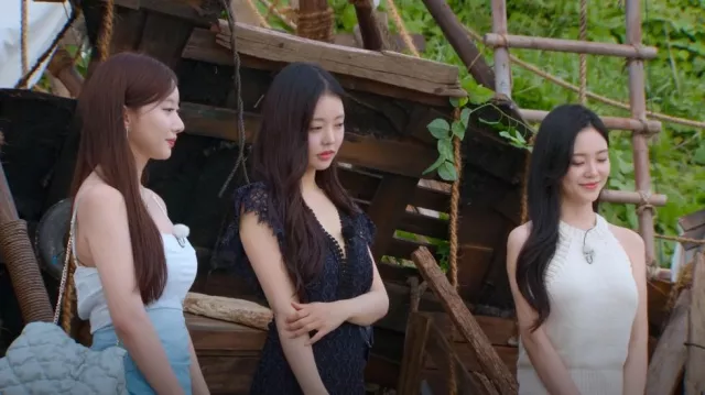 Sandro Eme­line Lace Mi­di Dress worn by Yu Si Eun as seen in Single's Inferno (S03E03)