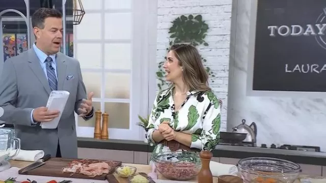 Robe chemise imprimée ceinturée portée par Laura Vitale comme on le voit dans Aujourd’hui le 26 mars 2024