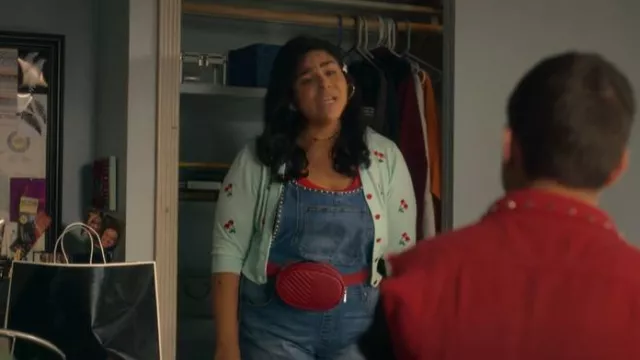 Boohoo Quilted Bum Bag worn by Jasmine (Jessica Marie Garcia) as seen in On My Block (S04E01)