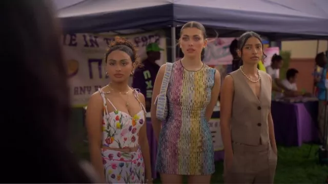 Helmut Lang Tux Vest usado por Zaara Ali (Tara Raani) como se ve en grown-ish (T06E10)