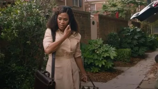 Ralph Lauren Robe-chemise en coton mélangé portée par Delilah Connolly (Maahra Hill) vue dans Delilah (S01E01)