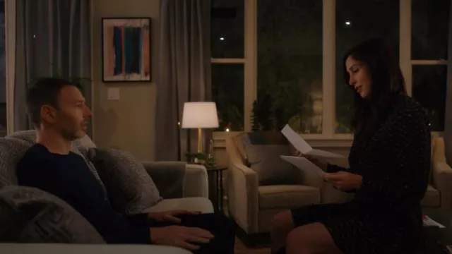 Falda de puntos ondulados de Kate Spade usada por Kate Foster (Catherine Reitman) como se ve en Workin' Moms (T06E01)